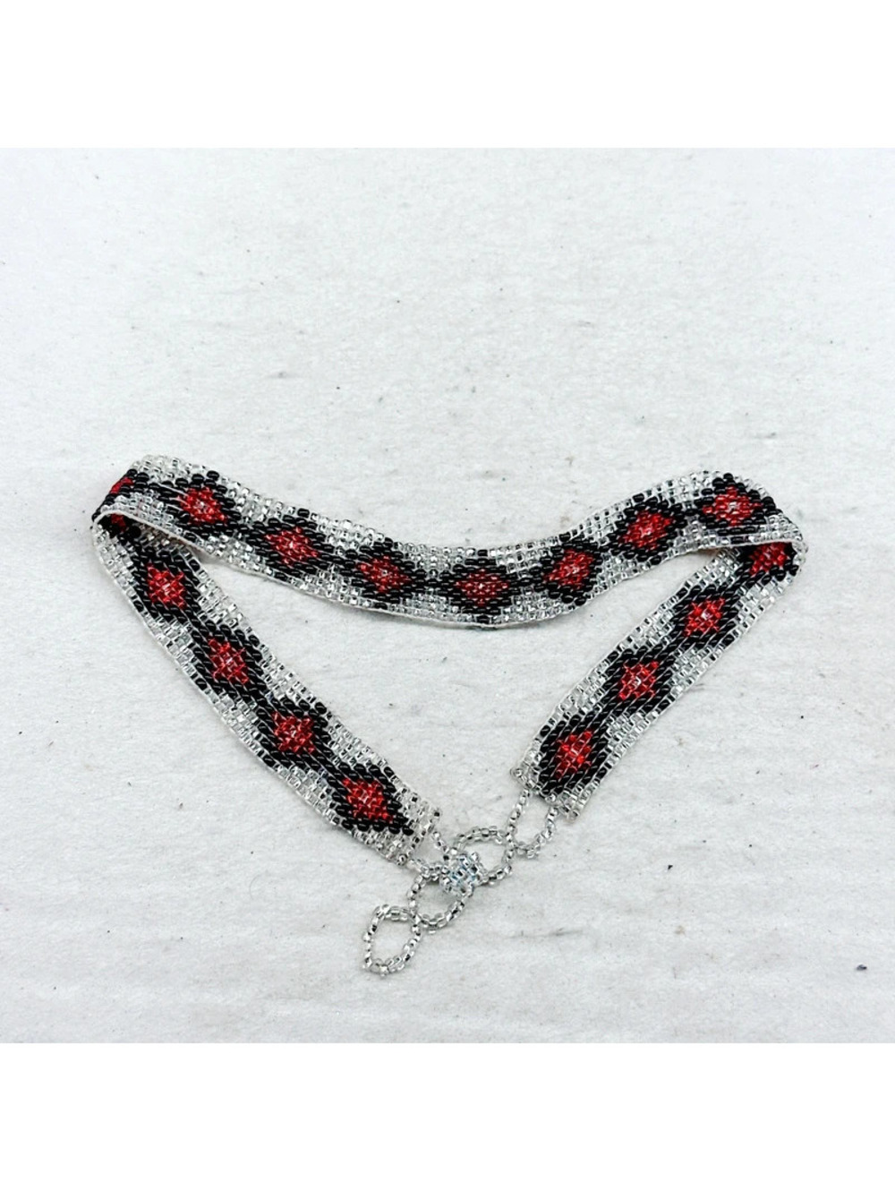 3151mc. Seed Bead Silvertone Choker